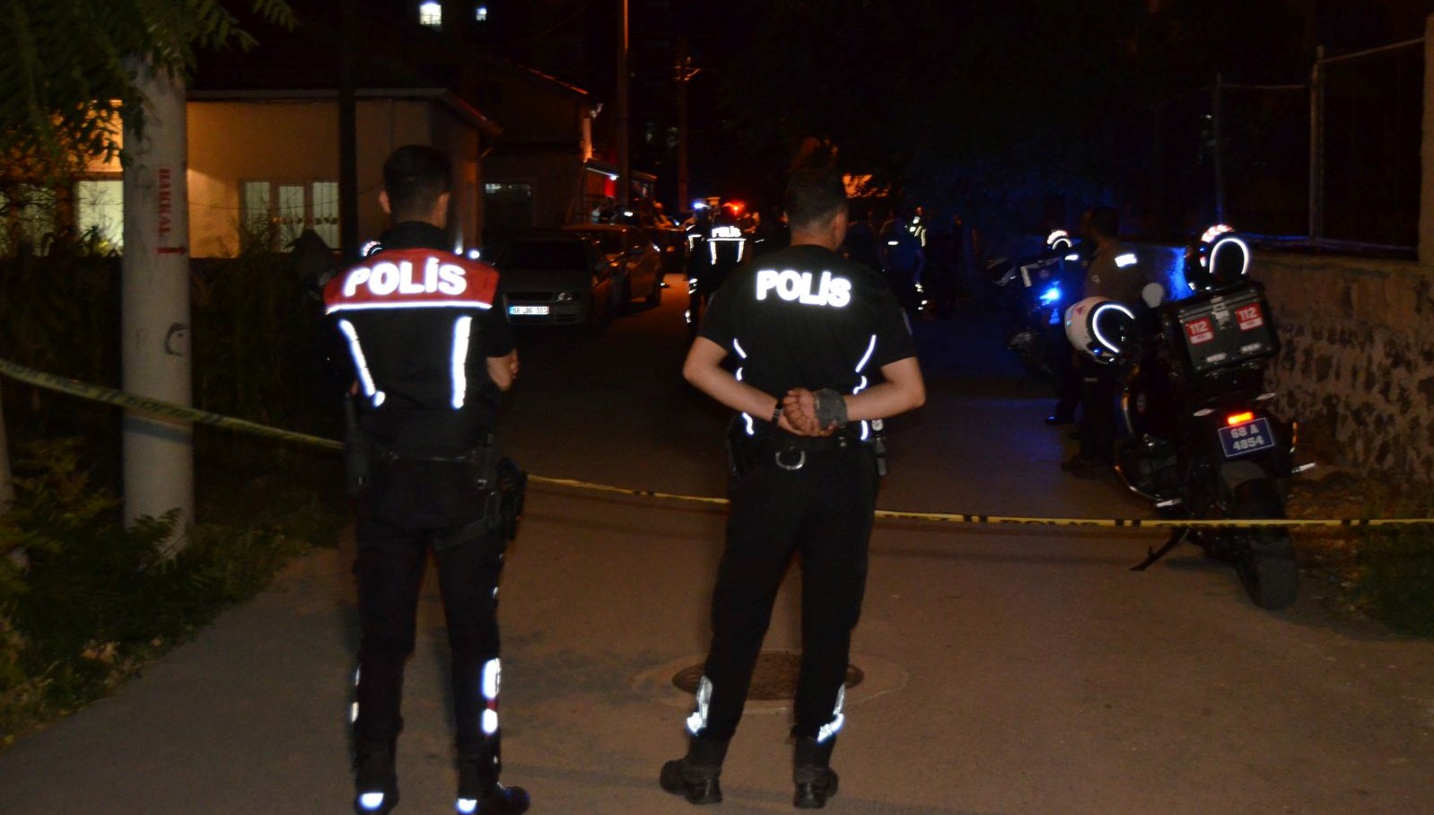 aksarayda dehset annesi kardesi ve komsusunu vurup intihara kalkisti fsPO3bn7