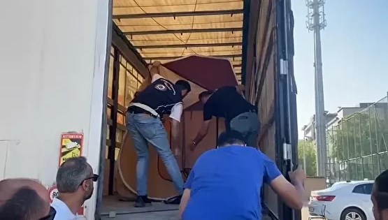 Amasya’da TIR dorsesinde 17 düzensiz göçmen yakalandı