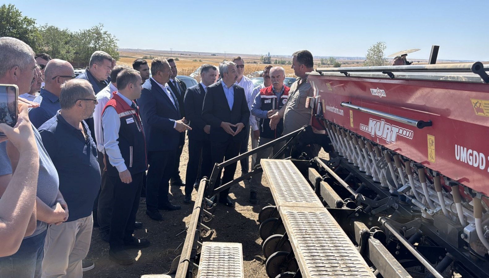 Edirne’de çiftçilere kanola tohumu dağıtıldı