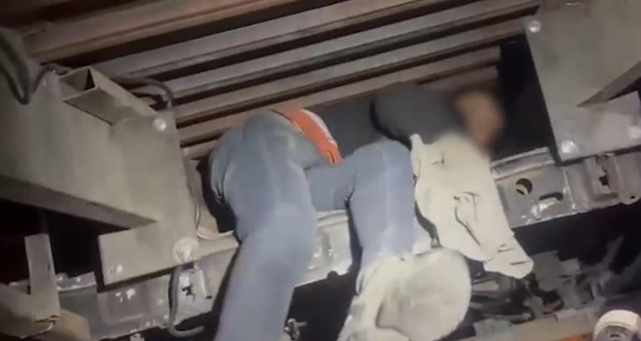 Gizli bölmeden çıktılar