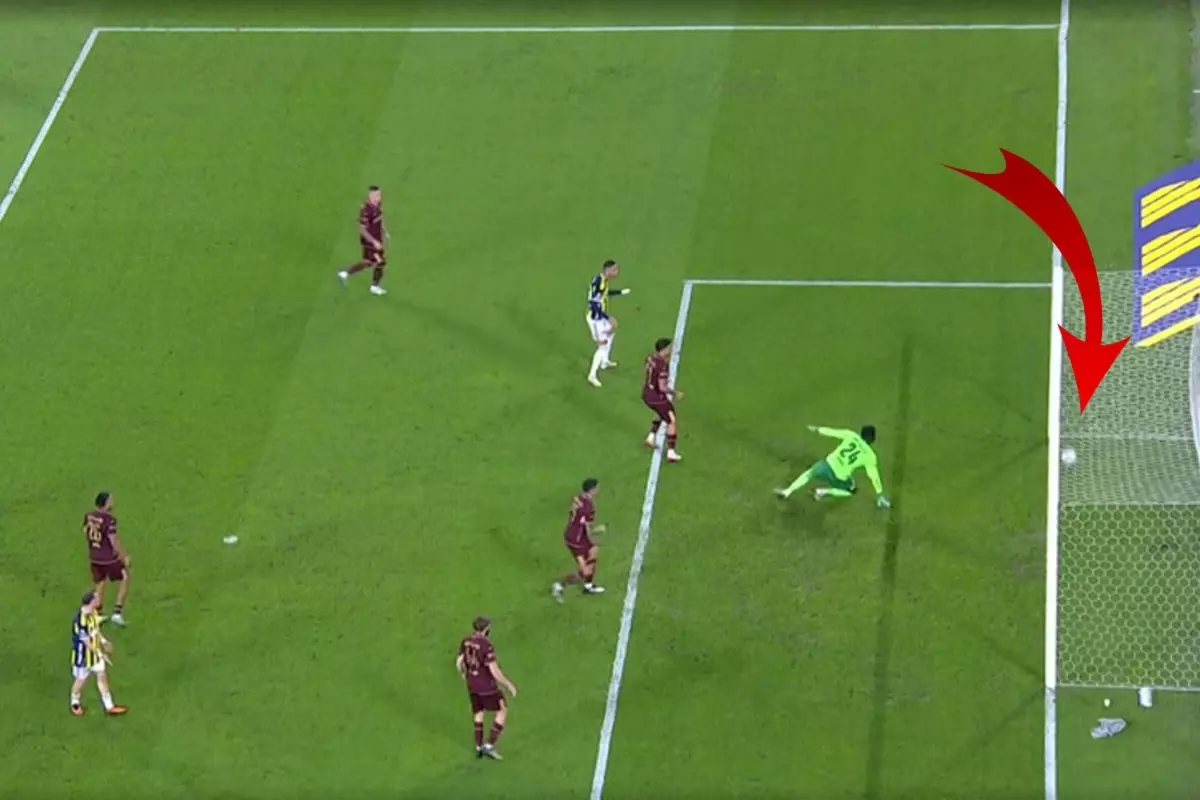 Gol mü değil mi? Ünlü yorumcular ülkeyi ikiye bölen pozisyonda tereddütsüz görüş belirtti