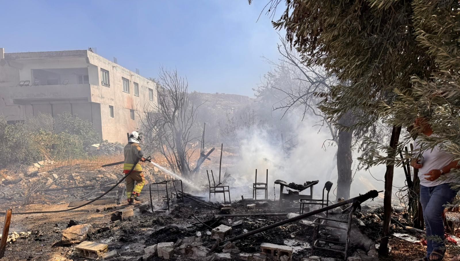 Hatay’da bahçeden eve sıçrayan yangın söndürüldü