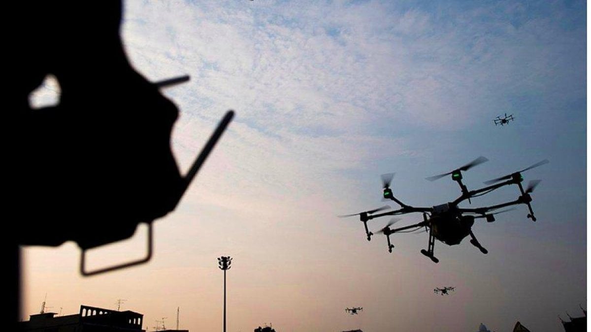 havalimani supheli dronlar nedeniyle hava trafigine kapatildi 1OutFIUp