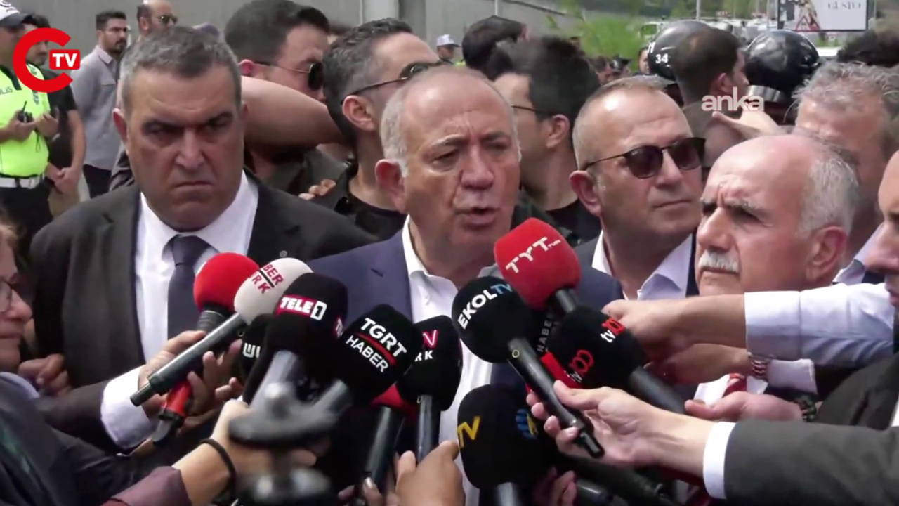 Son dakika… Kayyum Gürsel Tekin’den, CHP İstanbul İl Başkanlığı önünde ilk açıklama: Kafasına su şişesi atıldı!