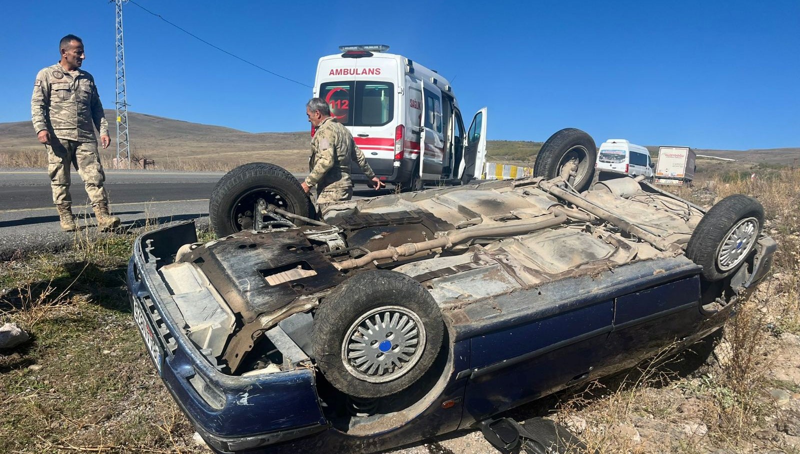 ardahanda kontrolden cikan otomobil devrildi dort yarali m7Cpqqhq