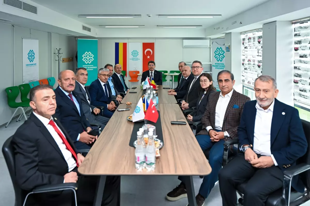 bakan tunc romanyada maarif okulunu ziyaret etti qYDTQSVF.jpg