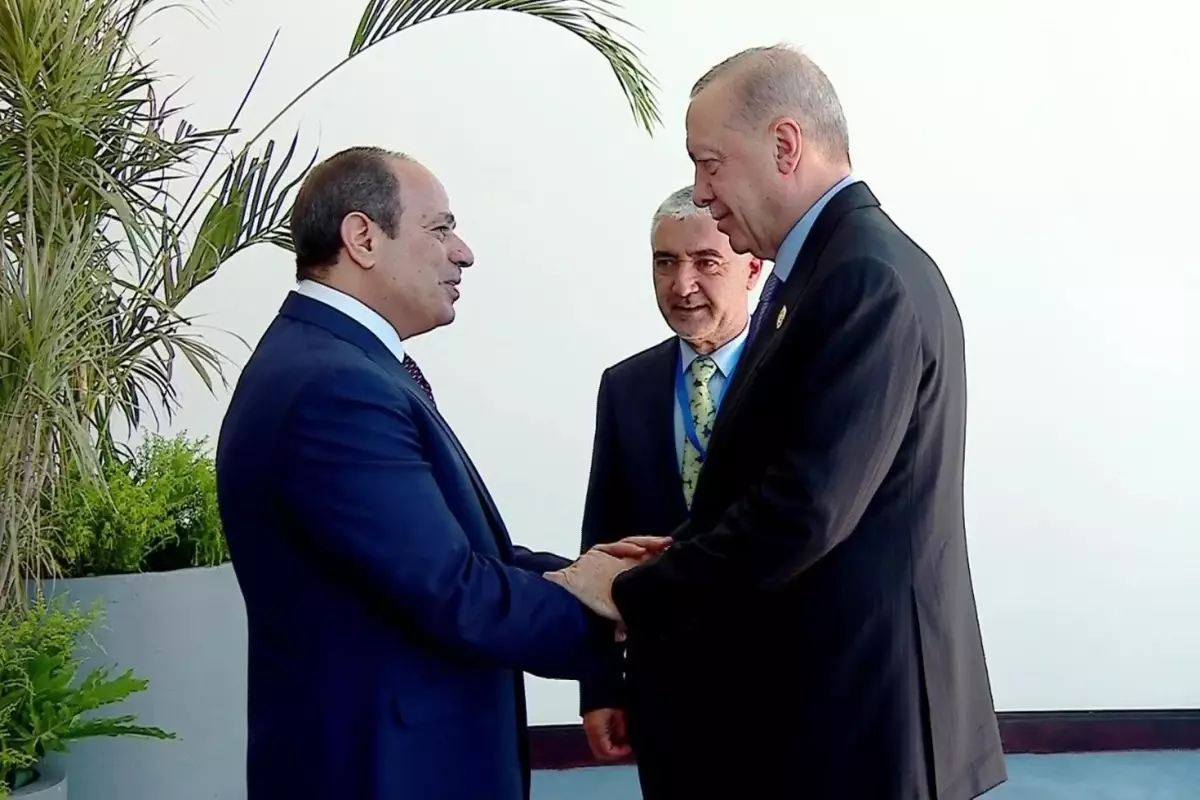 cumhurbaskani erdogan gazze zirvesi icin misirda sisi bizzat karsiladi rcefOeSa.jpg