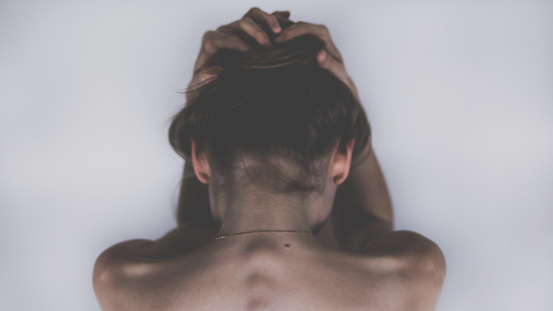 uzmani uyardi uykusuzluk ve alkol kume bas agrilarini tetikleyebilir mqK6ci2e.jpg