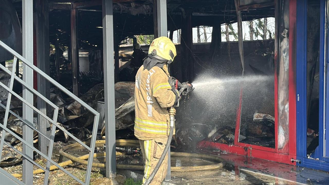 İstanbul’da bir üniversite kampüsünde yangın!