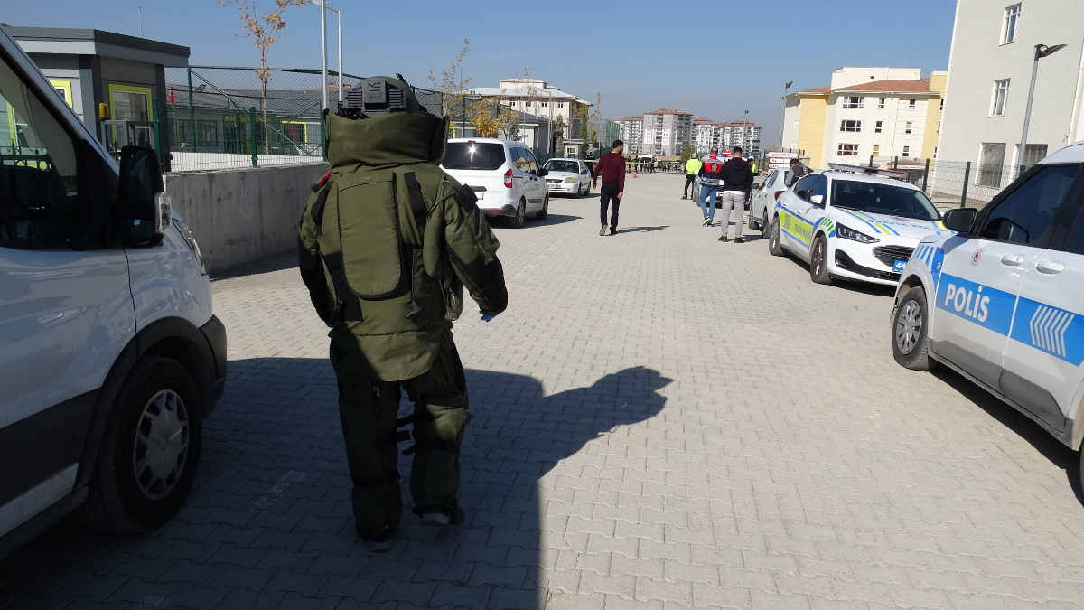 Malatya’da okul yerleşkesinde şüpheli cisim paniği