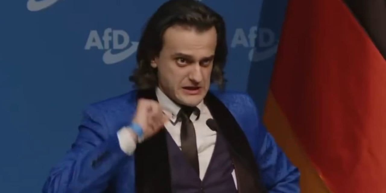 Hitler’in jest ve mimiklerini birebir taklit etti! Alman ırkçılığı hortladı