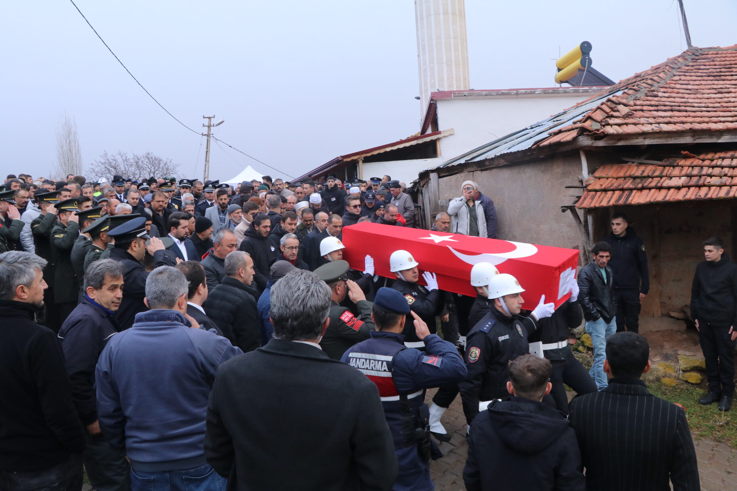 Kazada şehit olan polis son yolculuğuna uğurlandı