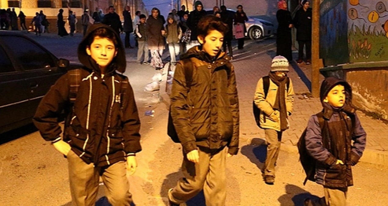 Günlerimiz boş yere karanlıkta geçiyor