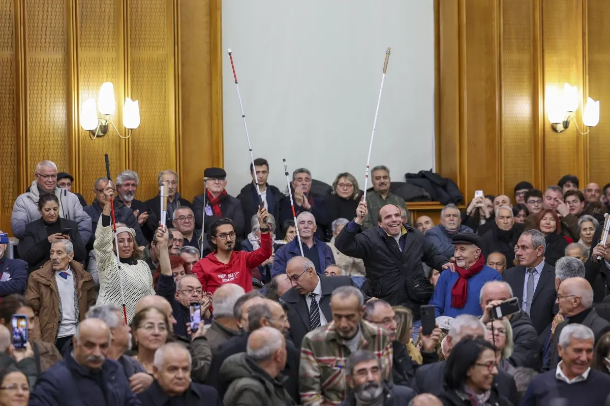 Özgür Özel: Su Sorununu Çözeceğiz, Emeklinin Yanındayız