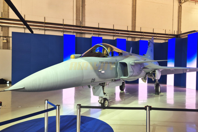 Brezilya’nın İlk Yerli Süpersonik Savaş Uçağı F-39E Gripen Tanıtıldı