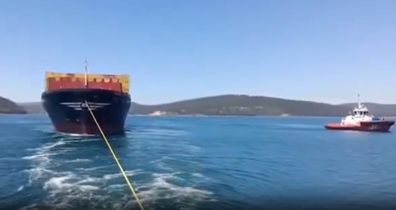 Çanakkale Boğazı’nda Dev Konteyner Gemisi Arıza Geçirdi