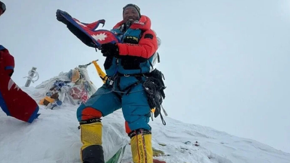Kami Rita, Everest’e 32. Defa Zirveye Çıktı