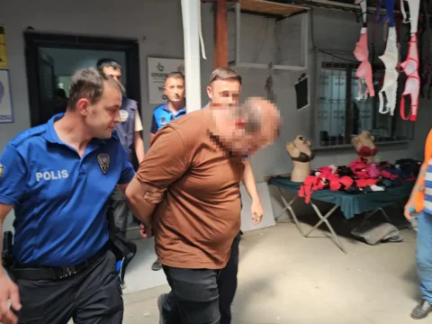 Pazar yerinde kadinlarin goruntulerini ceken erkek gozaltina alindi KY3zecXF